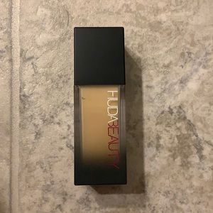 Huda Beauty Faux Filter